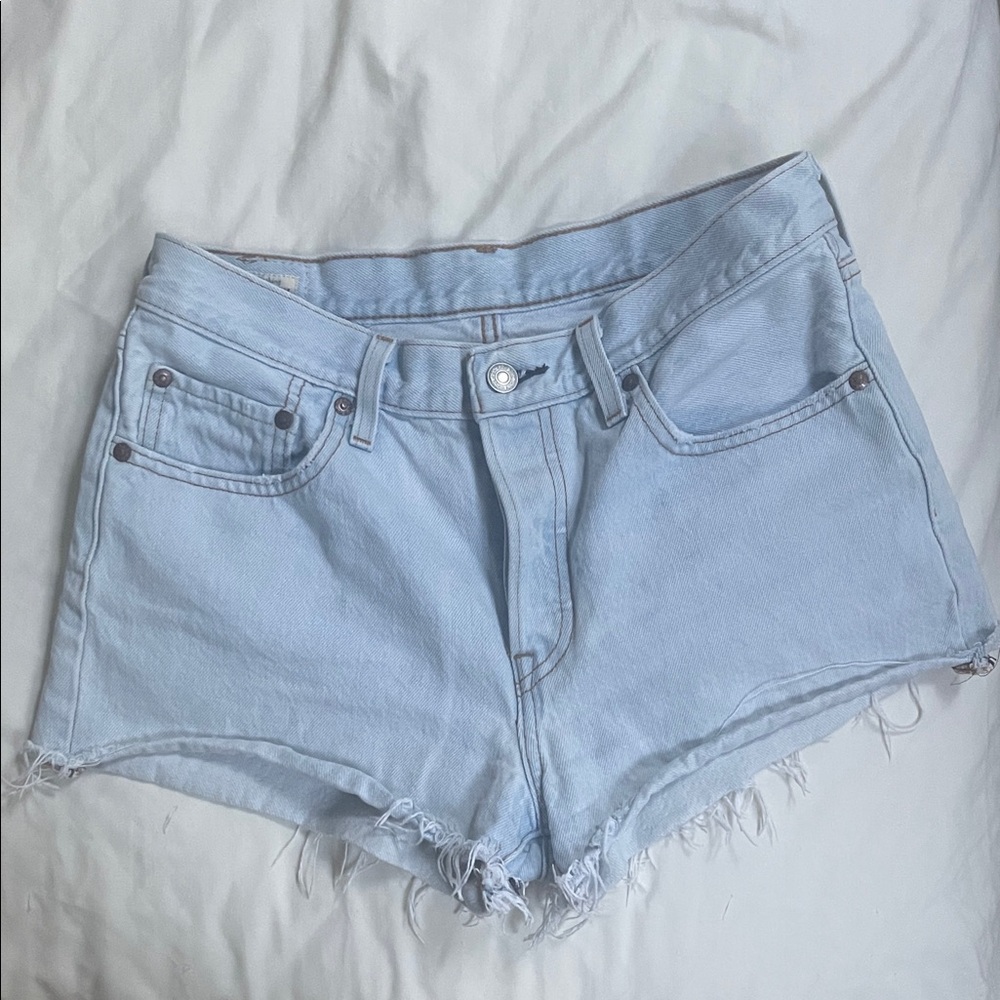 Levi’s 501 Light Blue Denim Women Shorts size 27